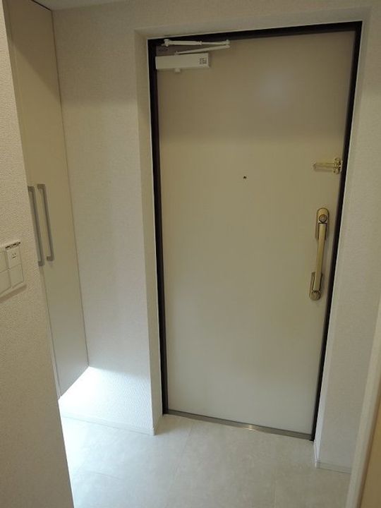 東京都八王子市八幡町(マンション)の賃貸物件の玄関