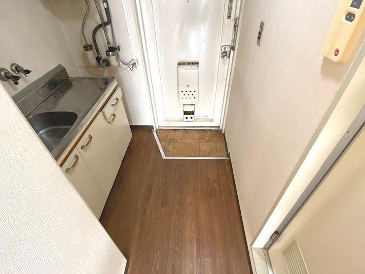 猪倉ビルの玄関