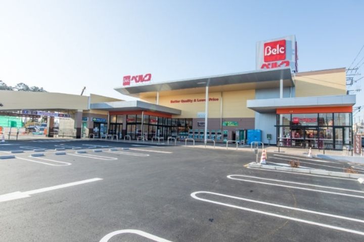 カスターニエの周辺