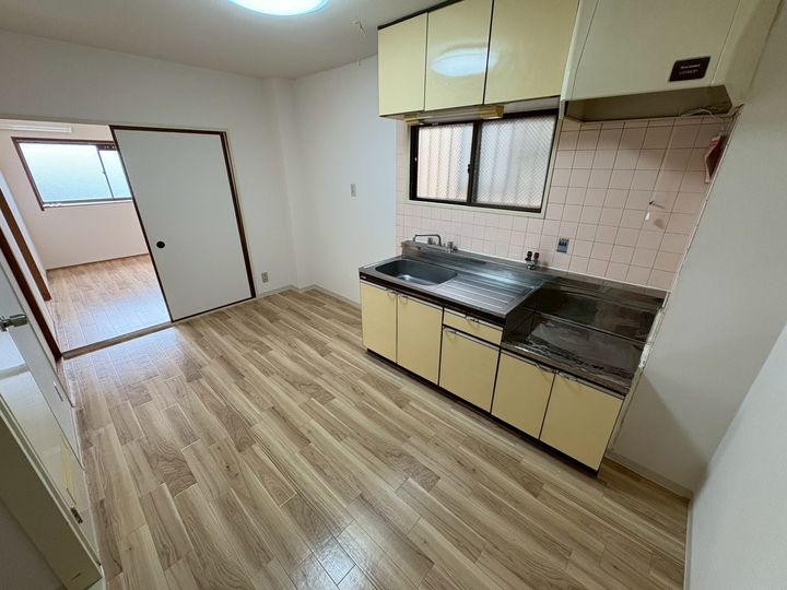 湯里ハイツB棟の居間