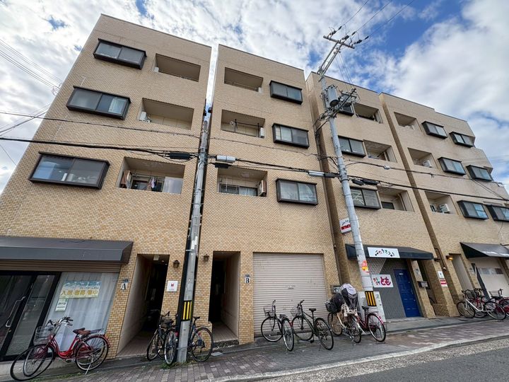 湯里ハイツB棟の外観