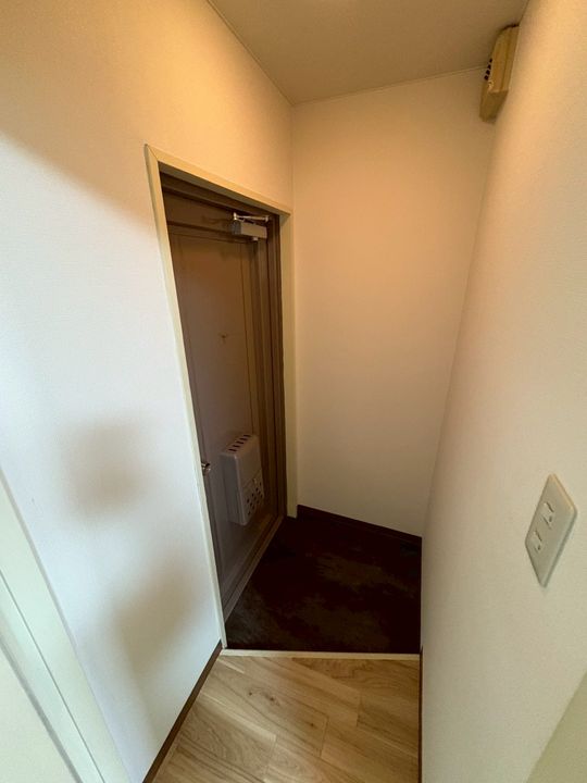 湯里ハイツB棟の玄関