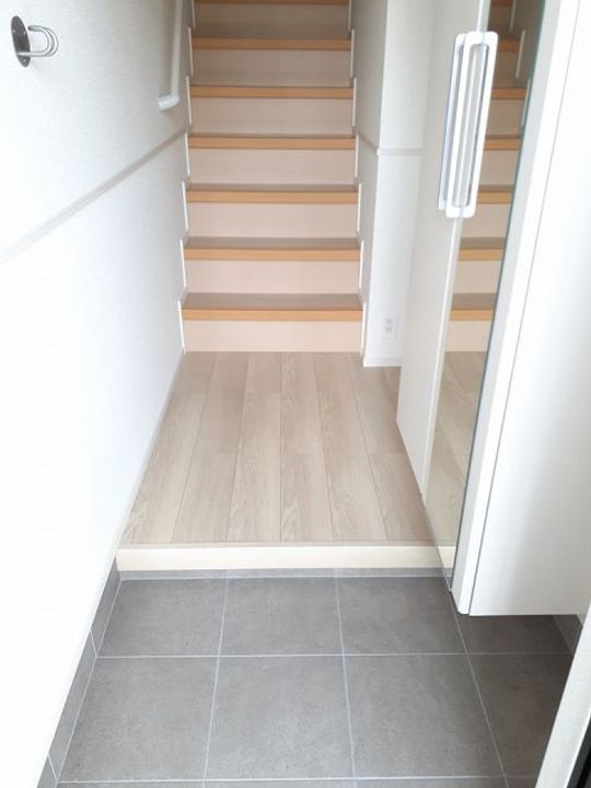 エアリー ブリーズBの玄関