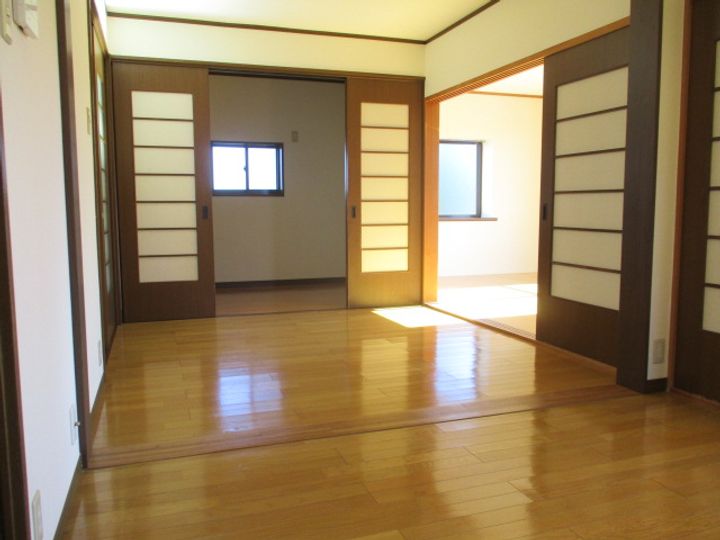 グリーンロードIIの居間