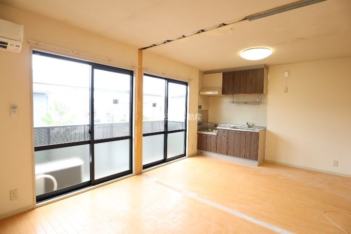 静岡県浜松市中央区高丘西3(アパート)の賃貸物件の居間