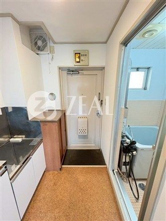 第3三池ビルの玄関