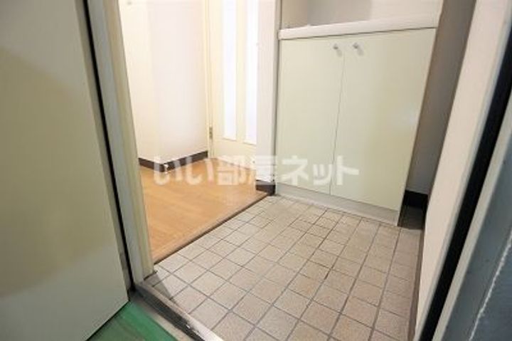 和歌山県和歌山市毛見(マンション)の賃貸物件の玄関