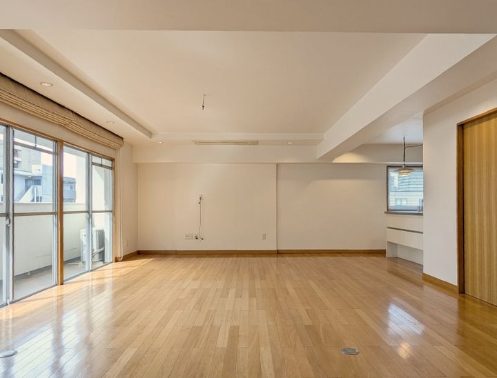 新谷町第一ビルの居間
