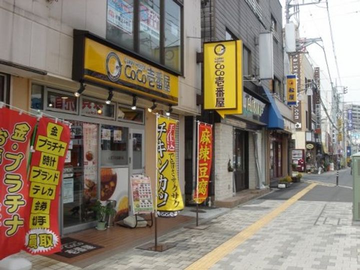 ヴィクトールVIIの周辺