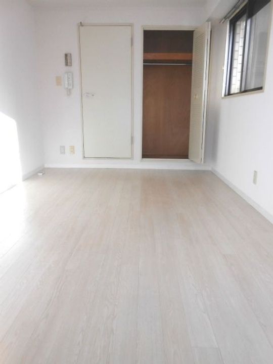 横浜平沼ダイカンプラザIの居間