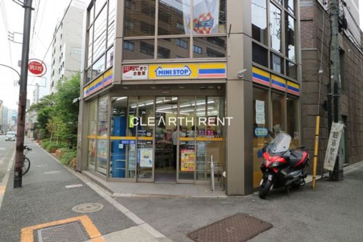 コンシェリア南青山の周辺