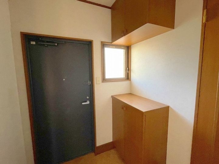 グランドハイツ井出口の玄関