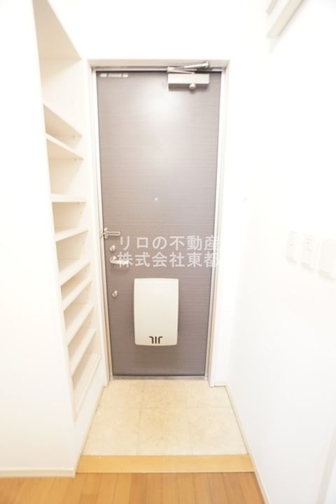 東京都世田谷区北沢4(アパート)の賃貸物件の玄関