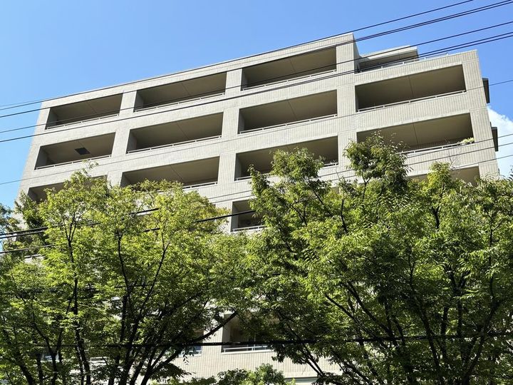 リーベスト千里中央の外観