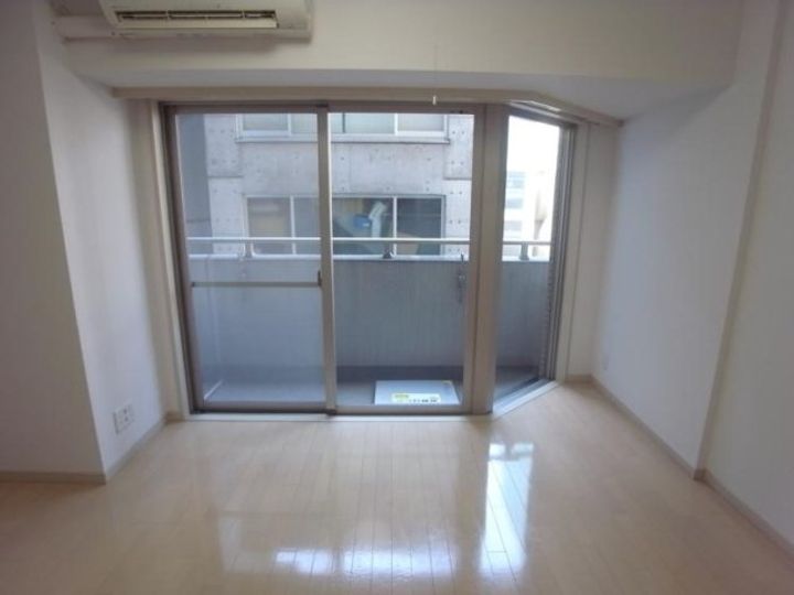 東京都千代田区神田司町2(マンション)の賃貸物件の居間