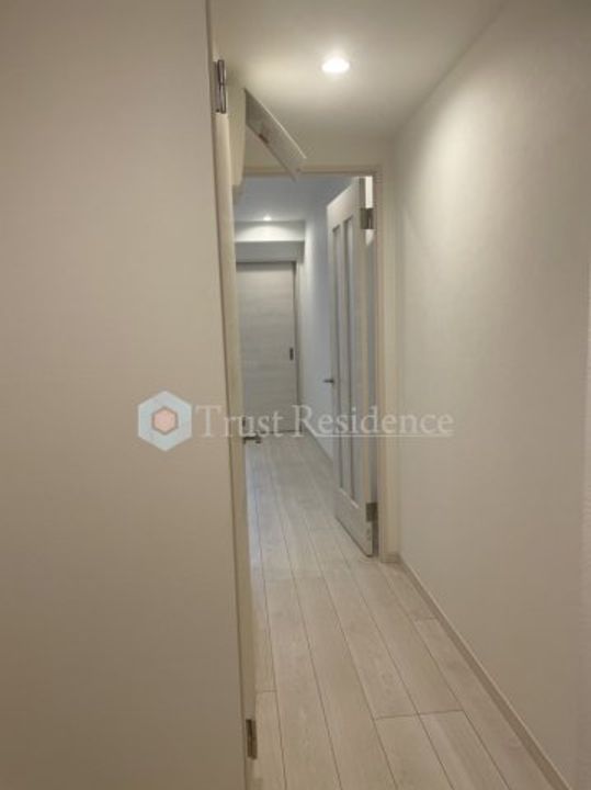 東京都荒川区東日暮里2(マンション)の賃貸物件の玄関