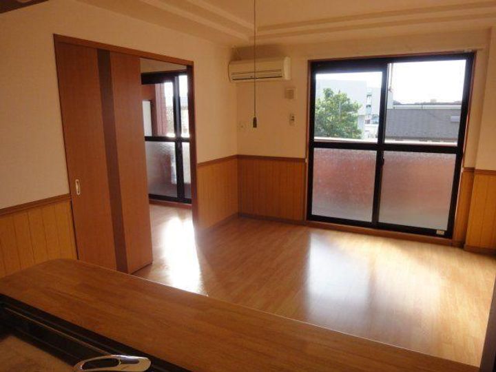 愛知県日進市竹の山2(マンション)の賃貸物件の居間