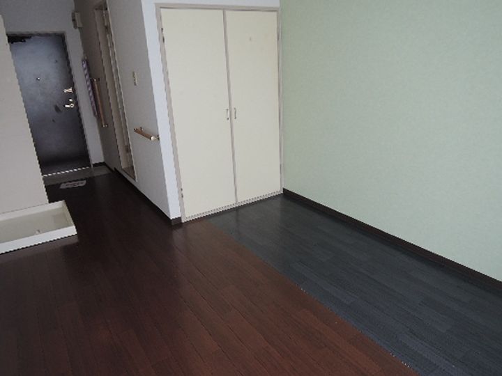 和歌山県和歌山市杉ノ馬場2(マンション)の賃貸物件の居間