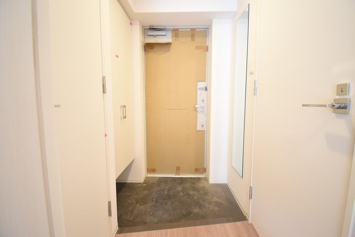 セレニテ新大阪プリエの玄関