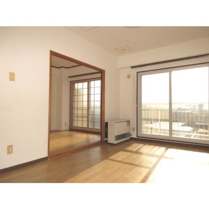 プロスパー元町IIの居間