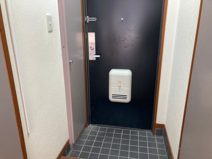 ヒルズF&Mの玄関