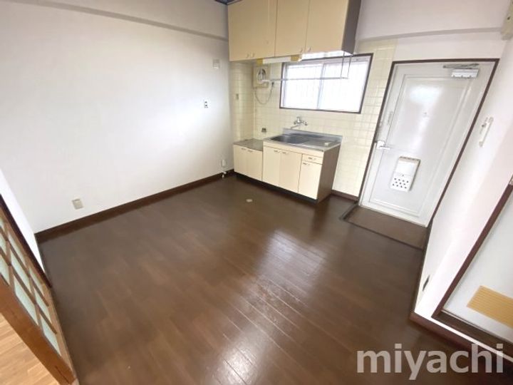 イータウン応神の玄関