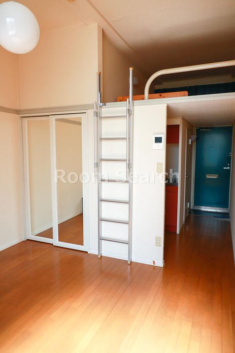 レオパレスHIRAKOの居間