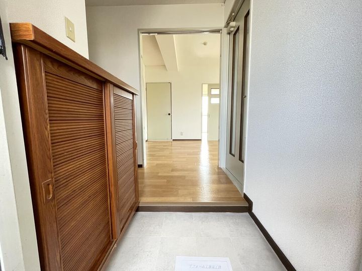 ジョイフル昭栄の玄関