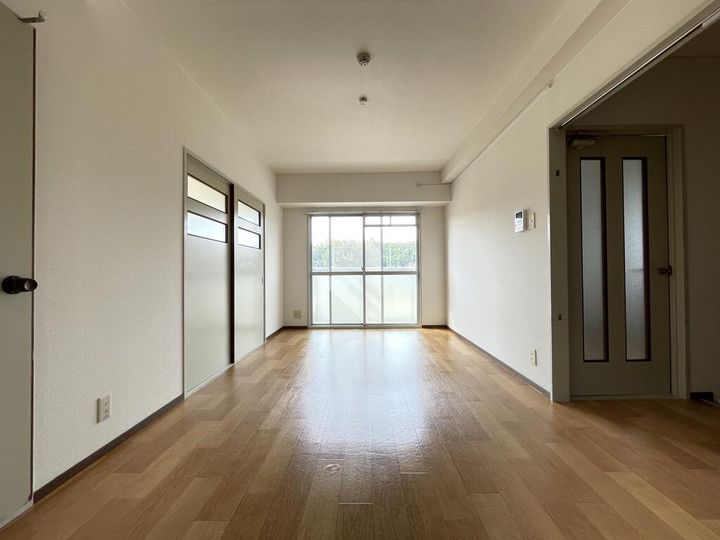 ジョイフル昭栄の居間