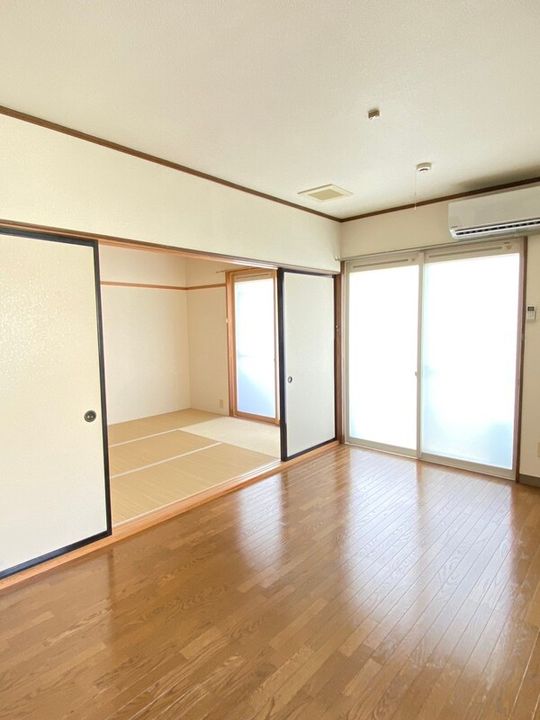 アーバンアールAの居間