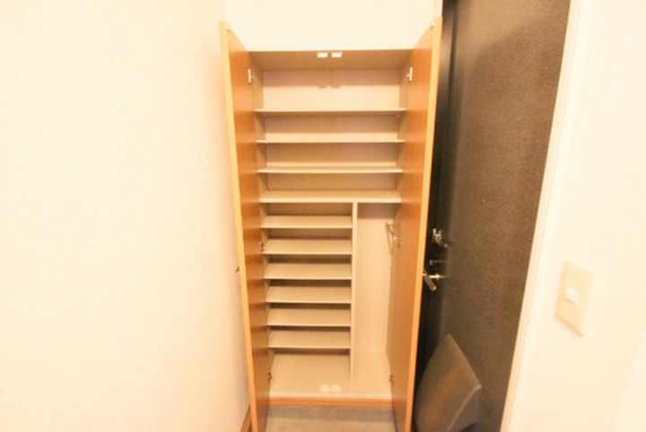 クレール五日市駅前 B棟の玄関