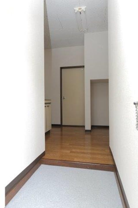 センチュリーハウス津志田Bの玄関