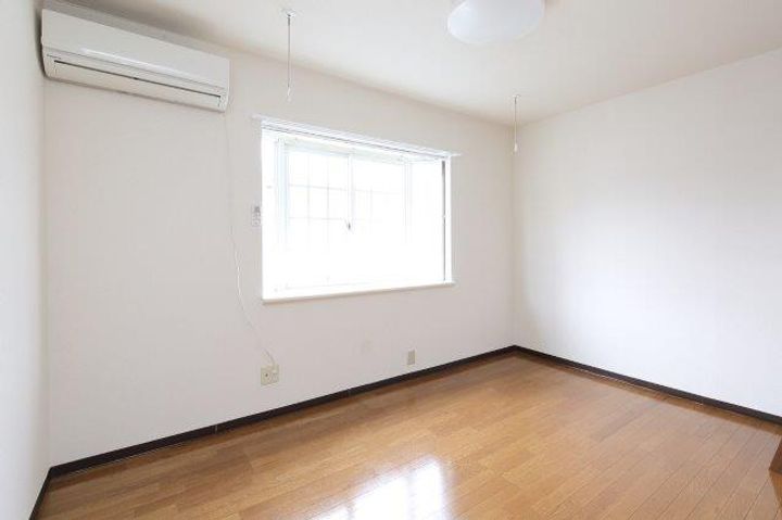 センチュリーハウス津志田Bの居間