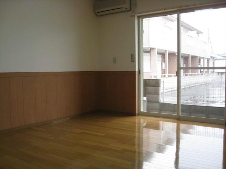 第36愛日ハイツの居間