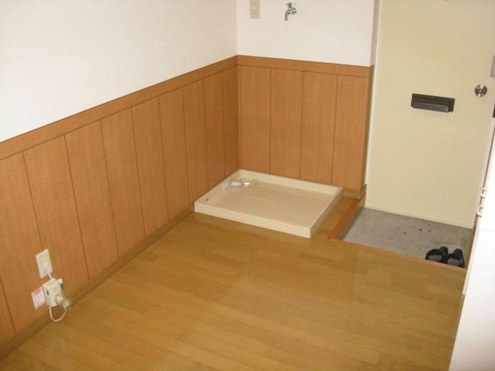 第36愛日ハイツの玄関