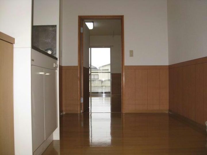 第36愛日ハイツの居間