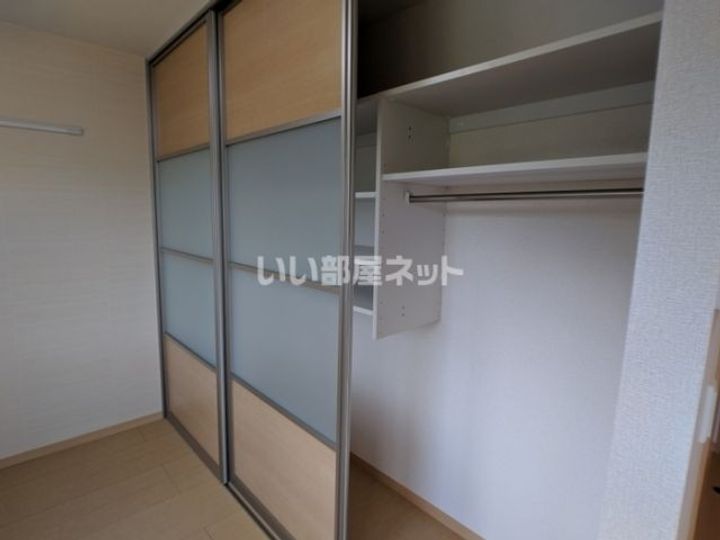 ヴィレッジロイヤル中央台吉野谷 Bの内装