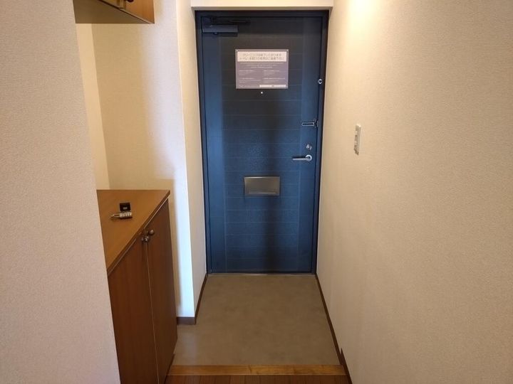 東京都足立区中央本町4(マンション)の賃貸物件の玄関
