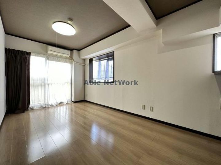 寿第3ビルの居間