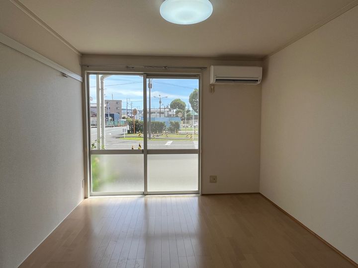 フレグランス静の居間