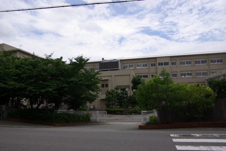 兵庫県宝塚市清荒神2(一戸建)の賃貸物件の周辺