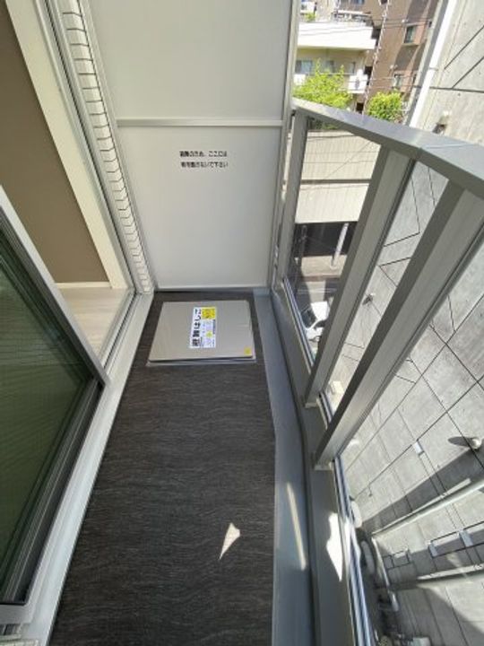 Log横浜駅東の内装