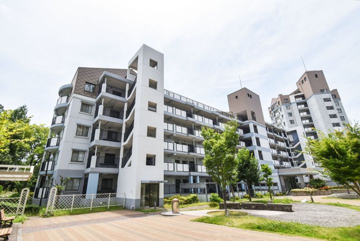 URアーバニア志賀公園の外観