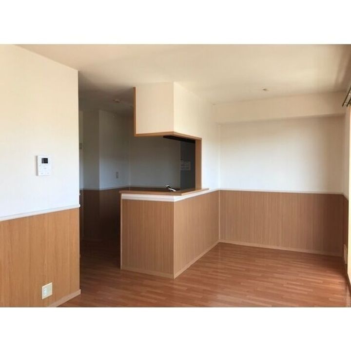 栃木県塩谷郡高根沢町宝石台5(アパート)の賃貸物件の居間