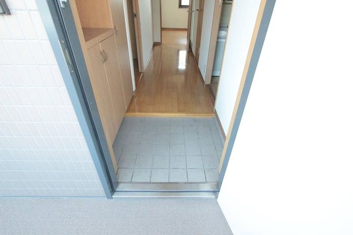 エクレール湘南辻御堂の玄関