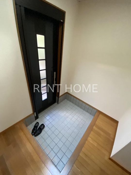 大阪府八尾市東山本町1(一戸建)の賃貸物件の玄関