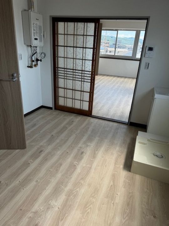 国際コーポの居間