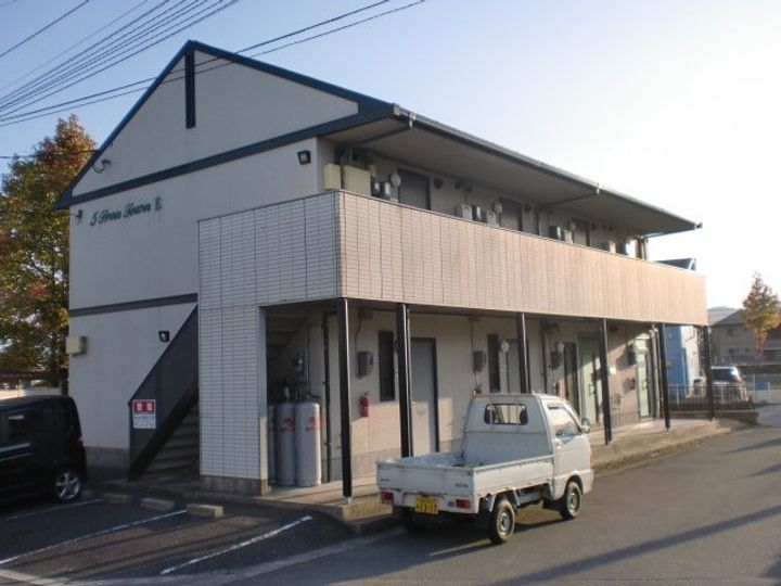 ファイブツリータウン大内E棟の外観
