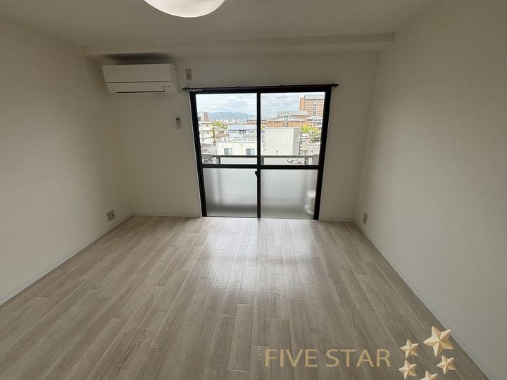 シャンテー中宮IIの居間