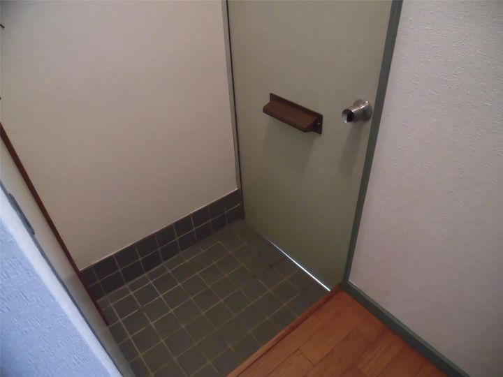 ファミールマジェスタ東の玄関